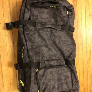 Dakine split rolling bag